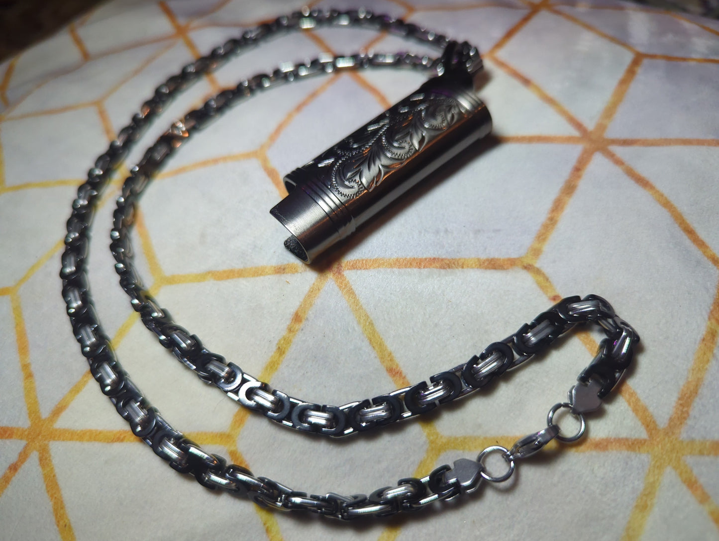 Black and silver LitChain