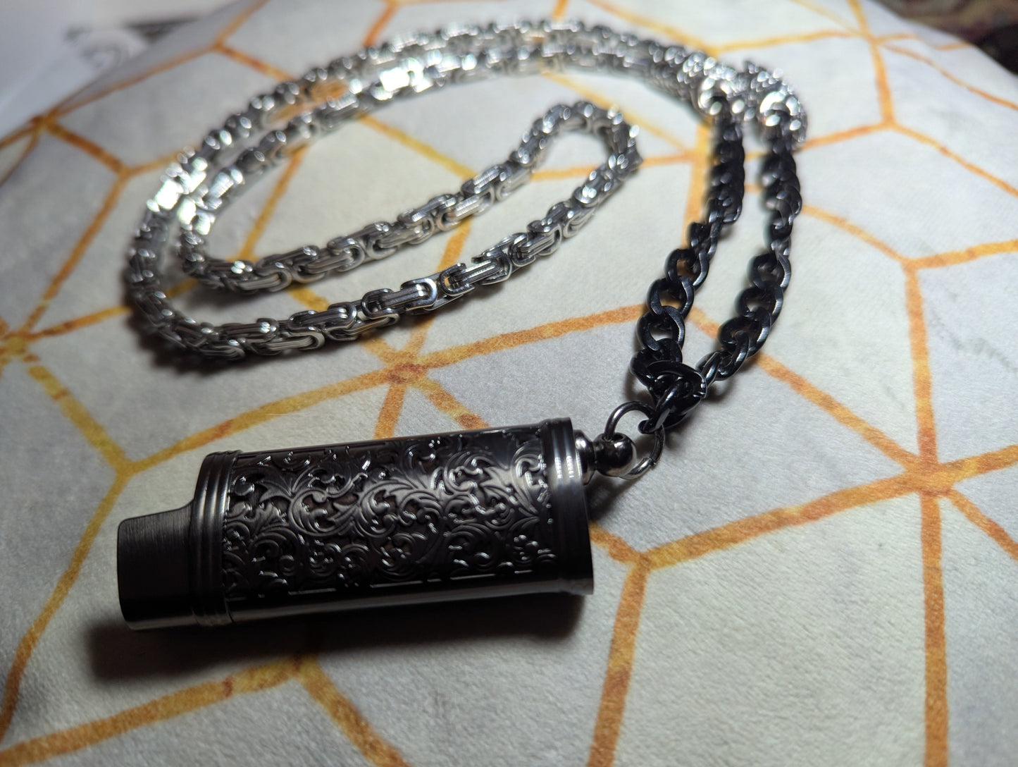 Litchain- black and silver large cat embellished chain with metal lighter pendant sleeve