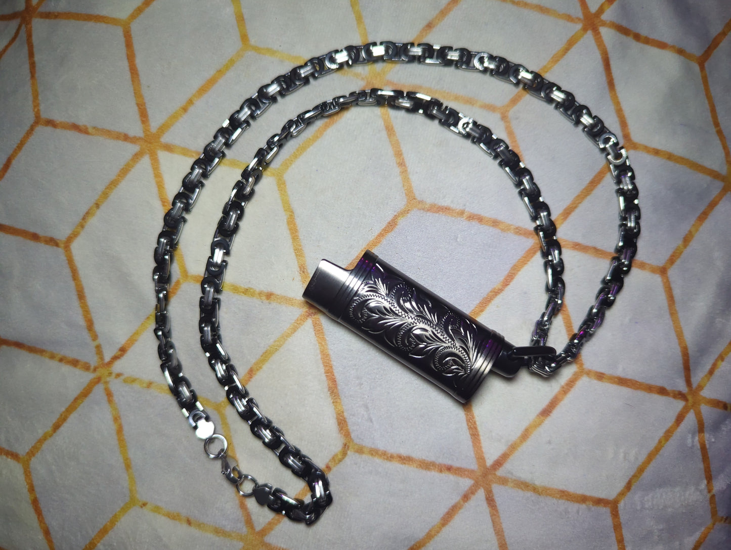 Black and silver LitChain