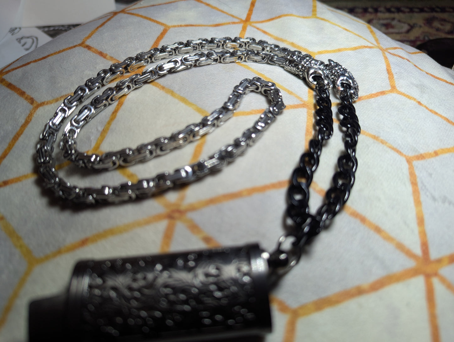 Litchain- black and silver large cat embellished chain with metal lighter pendant sleeve